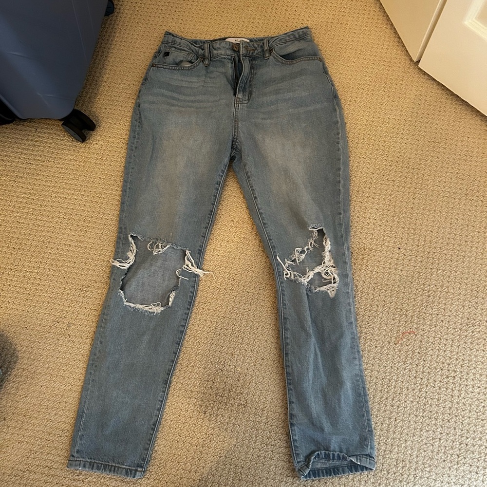 KanCan jeans with rips at the knees. Straight leg fit. Thick denim. Size 5/26.